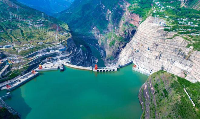 百鹤滩水电站建设新篇章，喜讯连连，共筑清洁能源新辉煌